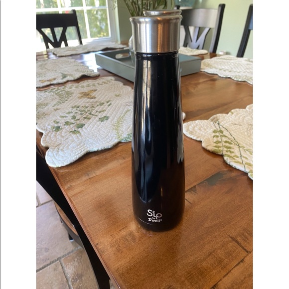 Pink Swell Bottle - Picture 2 of 3